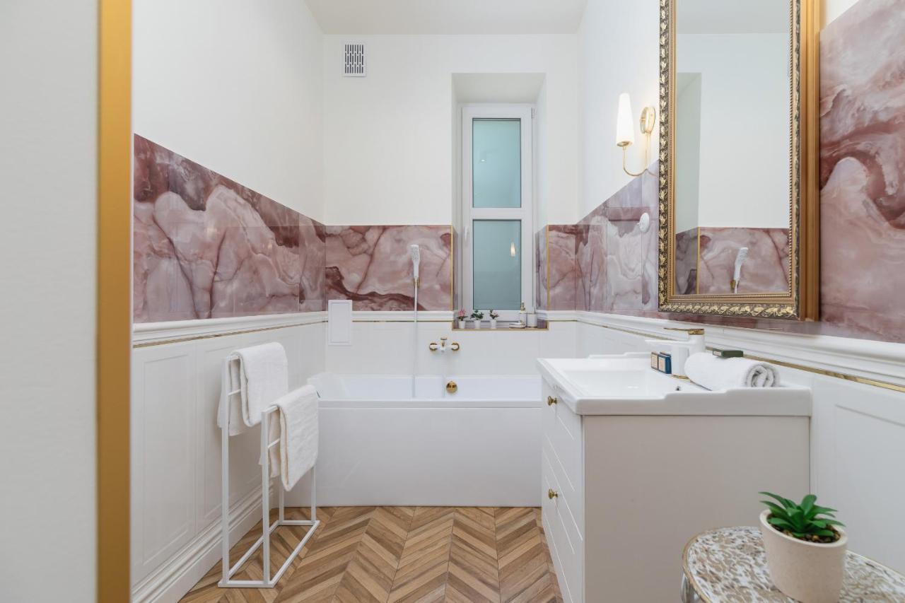 Luxurious & Unique Apartment Mickiewicza Cracow By Renters Prestige Krakow Exterior photo
